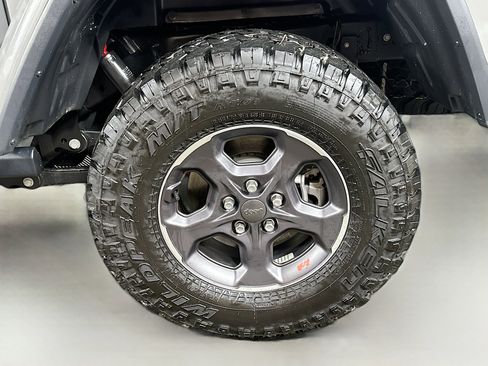 Used 2023 Jeep Gladiator Rubicon w/ LED Lighting Group image 29