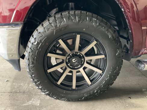 Used 2019 RAM 1500 Laramie AWD/4WD image 12