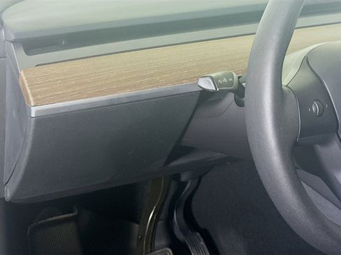 Used 2023 Tesla Model Y Long Range image 16