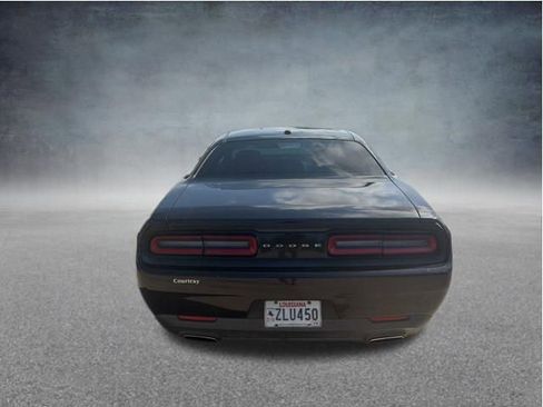 Used 2015 Dodge Challenger SXT RWD image 6