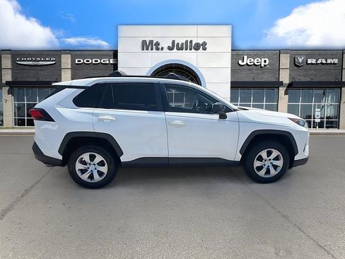 Used 2021 Toyota RAV4 LE FWD image 3