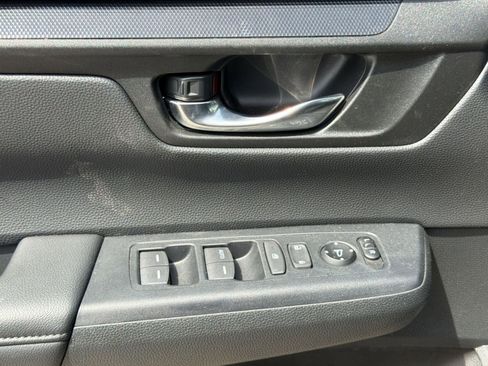 Used 2025 Honda CR-V LX image 13