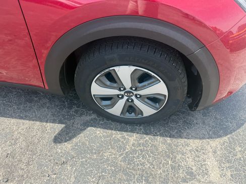 Used 2018 Kia Niro LX FWD image 4