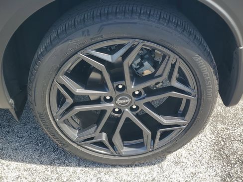 Certified 2025 Nissan Kicks SR FWD image 9