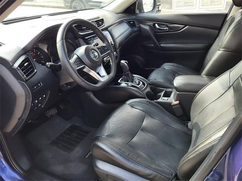 Used 2019 Nissan Rogue SL w/ Premium Package image 3