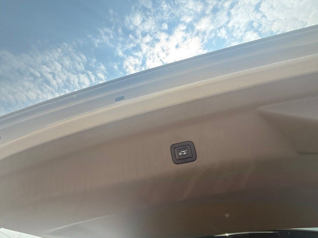 Used 2021 GMC Yukon Denali AWD/4WD image 9