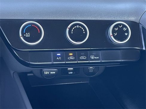 Used 2025 Hyundai Elantra SE image 18