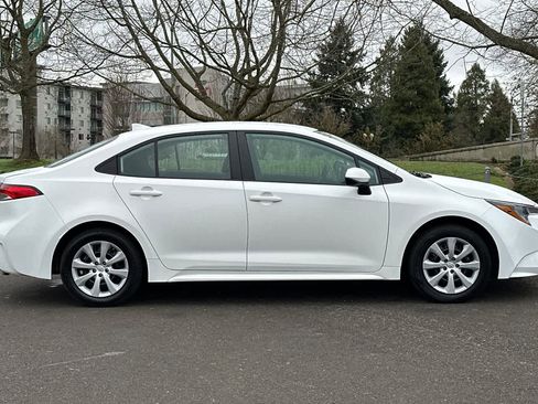 Used 2022 Toyota Corolla LE image 8