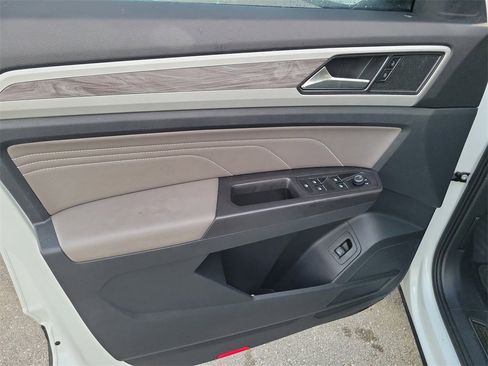 Used 2022 Volkswagen Atlas Cross Sport SE image 14