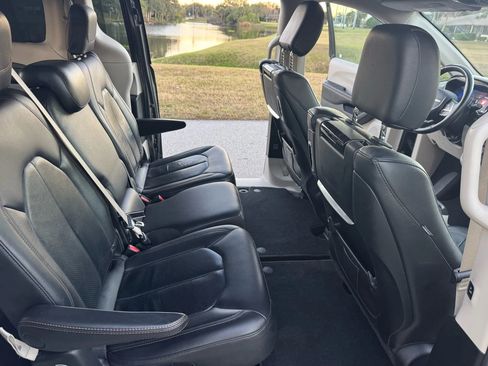 Used 2018 Chrysler Pacifica Touring-L Plus w/ Advanced Safetytec Group image 14