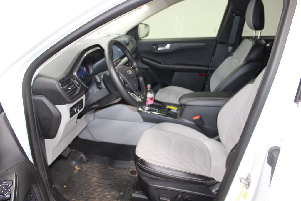 Used 2024 Ford Escape Platinum w/ Premium Technology Package AWD/4WD image 18