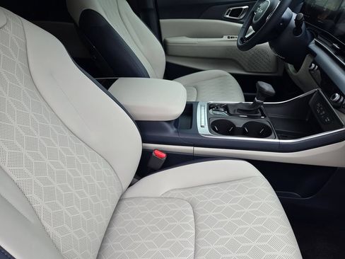 New 2026 Kia Carnival EX FWD image 11