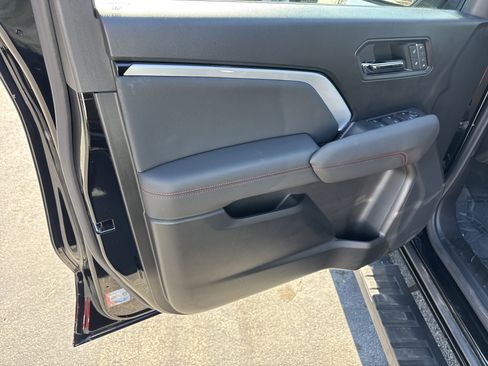 Used 2023 Chevrolet Colorado Z71 w/ Z71 Convenience Package 2 image 10