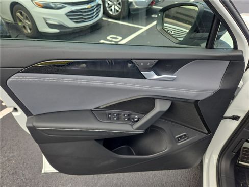 New 2025 Volkswagen Tiguan SE R-Line image 11