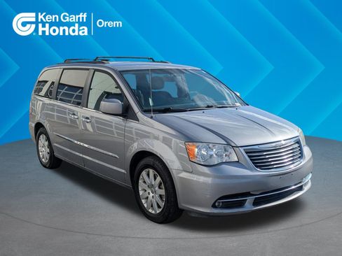 Used 2015 Chrysler Town & Country Touring w/ Driver Convenience Group FWD image 1