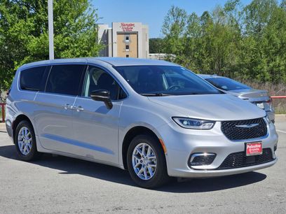 Used 2024 Chrysler Pacifica Touring-L