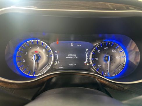 Used 2021 Chrysler Pacifica Limited AWD/4WD image 28