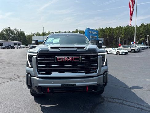 Used 2024 GMC Sierra 2500 AT4 w/ AT4 Preferred Package AWD/4WD image 10