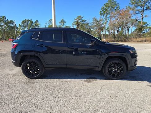 Used 2026 Jeep Compass Latitude AWD/4WD image 3