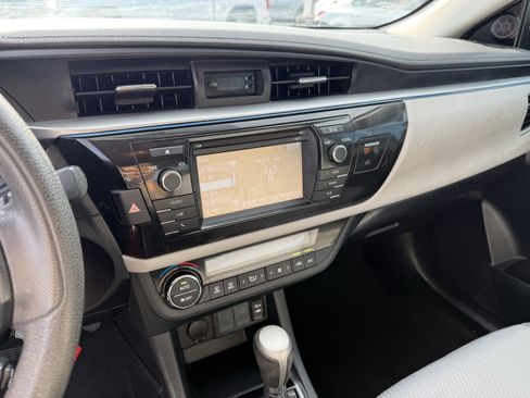 Used 2016 Toyota Corolla LE image 19