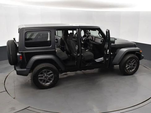 Used 2025 Jeep Wrangler Unlimited Sport AWD/4WD image 6