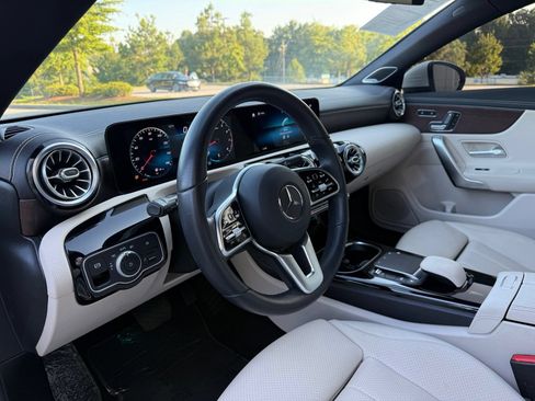 Used 2021 Mercedes-Benz CLA 250 image 22