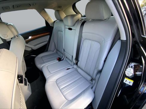 Used 2022 Audi Q5 2.0T Premium w/ Convenience Package AWD/4WD image 20