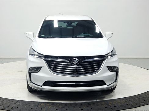 Used 2024 Buick Enclave Premium image 2