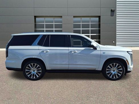 Certified 2025 Cadillac Escalade Premium Luxury Platinum AWD/4WD image 4