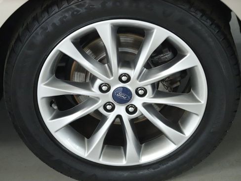 Used 2017 Ford Fusion SE w/ Fusion SE Technology Package image 38