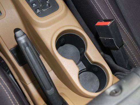 Used 2013 Jeep Wrangler Unlimited Sahara image 25