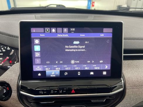 Used 2024 Jeep Compass Latitude AWD/4WD image 14