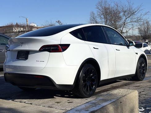 Used 2023 Tesla Model Y Long Range image 9