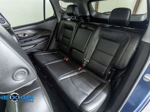 Used 2024 GMC Terrain SLT w/ Infotainment Package II FWD image 31