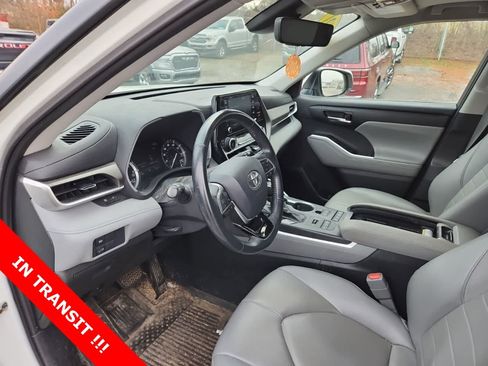 Used 2021 Toyota Highlander XLE image 13
