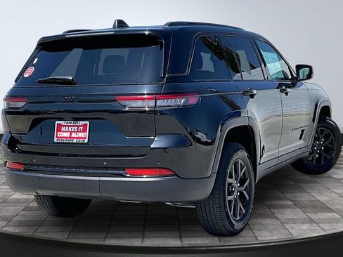 Used 2024 Jeep Grand Cherokee Altitude AWD/4WD image 22