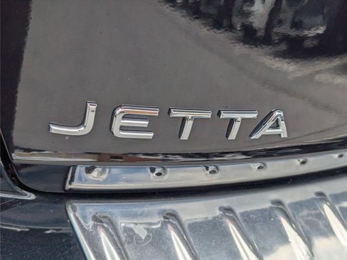 Used 2024 Volkswagen Jetta SE w/ Panoramic Sunroof Package FWD image 9