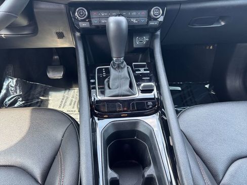 Used 2024 Jeep Compass Limited image 31