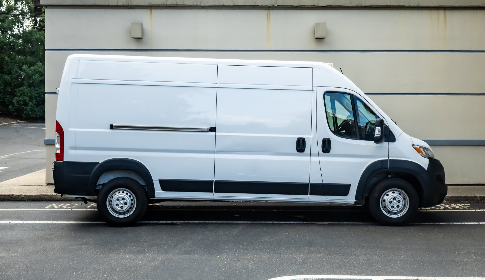 Used 2024 RAM ProMaster 2500 w/ Convenience Group FWD image 9