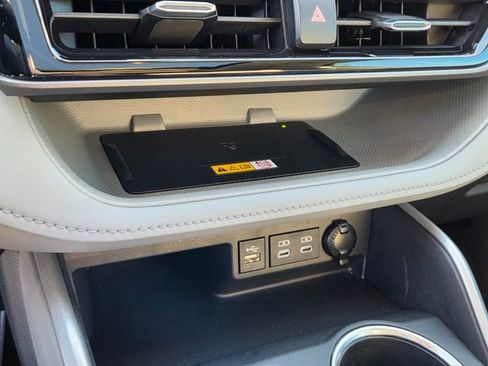 Used 2023 Toyota Highlander XLE FWD image 22