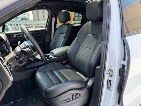 Certified 2023 Porsche Cayenne Coupe AWD/4WD image 5