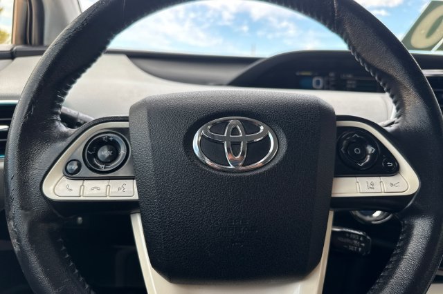 Used 2018 Toyota Prius Three FWD image 25