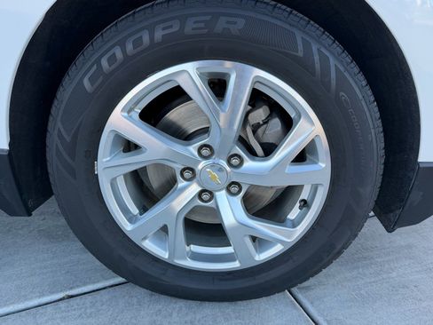 Used 2019 Chevrolet Equinox LT w/ Sun & Navigation Package image 25