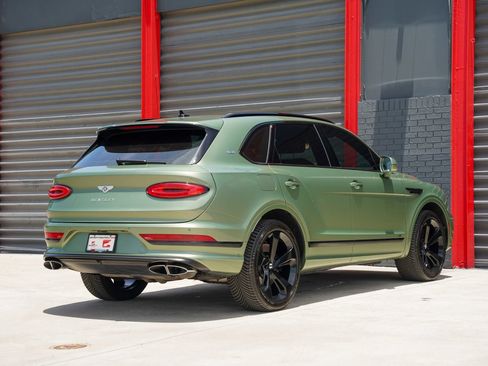 Used 2022 Bentley Bentayga AWD/4WD image 3