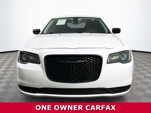 Used 2023 Chrysler 300 Touring w/ Sport Appearance Package image 25