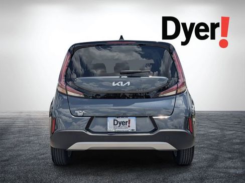 Certified 2025 Kia Soul LX w/ LX Technology Package FWD image 5