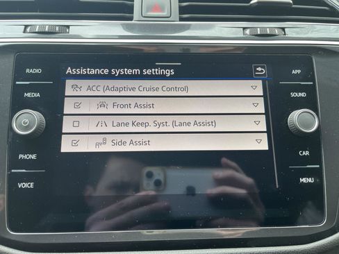 Used 2022 Volkswagen Tiguan SE R-Line image 12