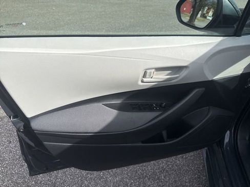 Used 2025 Toyota Corolla LE image 18