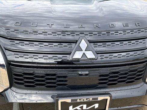 Used 2023 Mitsubishi Outlander SE Black Edition FWD image 32