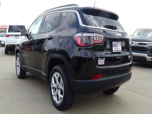 Certified 2025 Jeep Compass Latitude AWD/4WD image 8
